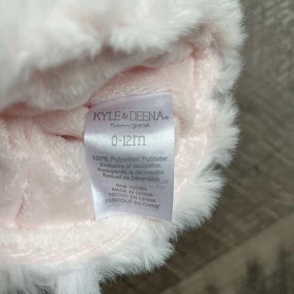 👶🏼NWOT Pink Furry Bear Hat & Booties Set - Picture 6 of 7